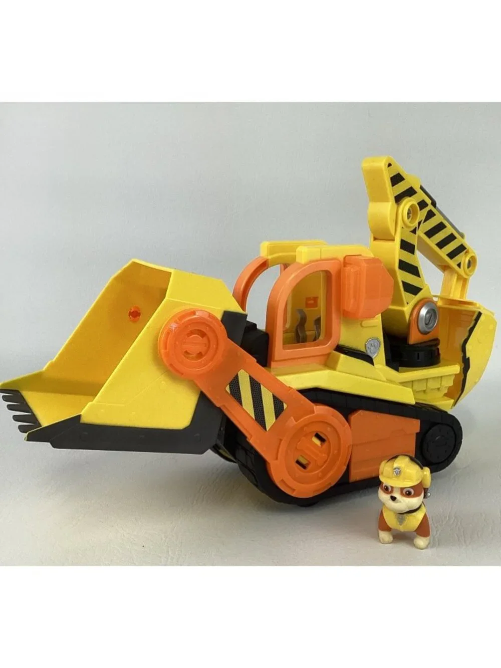Paw Patrol Rubble & Crew Bark Yard Deluxe Bulldozer Lights Sound Effects Figure